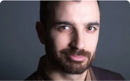 <strong>Julien</strong> chez <span>Universal Pictures</span>